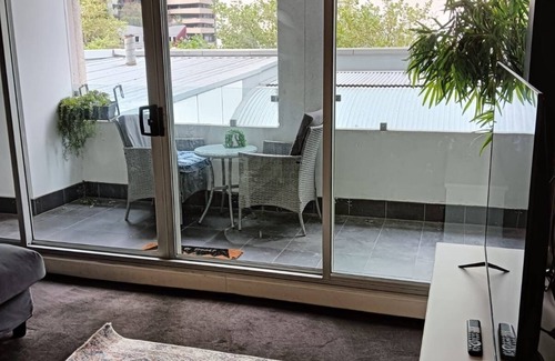 Melbourne Central Business District Apartment | Urban Oasis 3BRs Apartment 2Bath & 1 free Parking