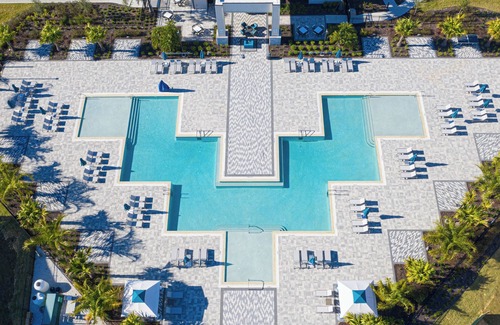 Reunion House | Urban Oasis Condo near Disney with Resort & Waterpark Access - B13-109