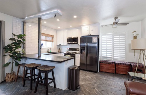 Corridor Condo | Urban Oasis, Cozy 1-bedroom condo with Large Kitchen in amazing San Diego
