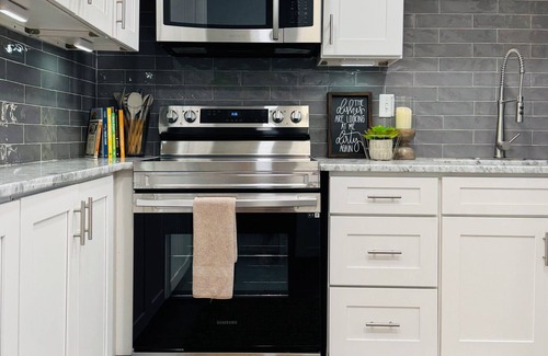 College Park House | URBAN OASIS: Dog Friendly - Bungalow Retreat - Downtown Orlando