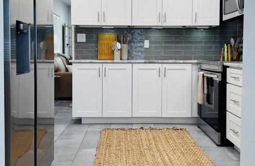 College Park House | URBAN OASIS: Dog Friendly - Bungalow Retreat - Downtown Orlando