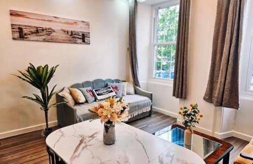 Gifford Apartment | Urban Oasis