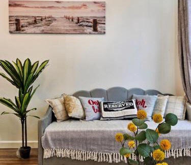 Gifford Apartment | Urban Oasis