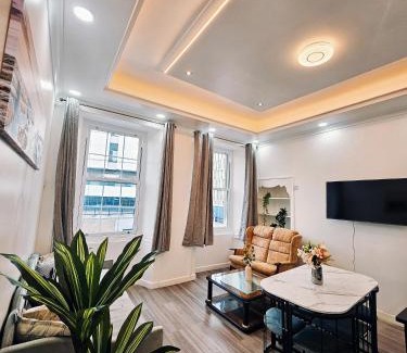 Gifford Apartment | Urban Oasis
