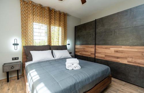Kalamaria Villa | Urban Oasis - Heated Pool Villa in Thessaloniki