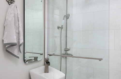 Westlake Apartment | Urban Oasis in Downtown LA, California!