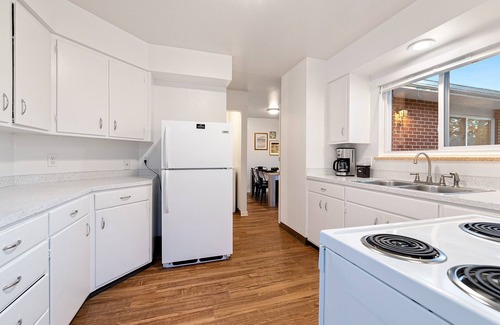 University Acres Condo | Urban Oasis Near Old Town & PVH – Dog Friendly!