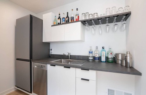 Old Fourth Ward House | Urban Oasis on Beltline. Jacuzzi, rooftop. Walk to restaurants and park