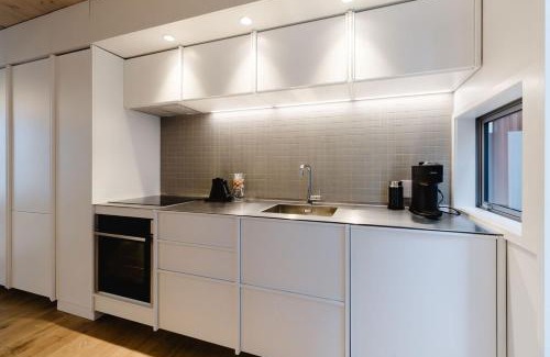 Te Aro Apartment | Urban Oasis - Spacious 3BR Townhouse w Terrace