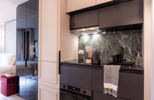 Brondesbury Park Apartment | Urban Oasis - Studio with Gym, Cinema, Gardens