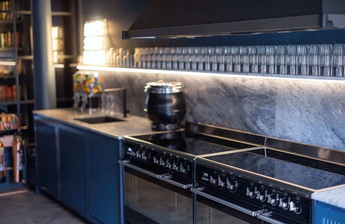 Brondesbury Park Apartment | Urban Oasis - Studio with Gym, Cinema, Gardens