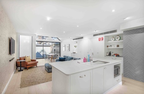 Newtown House | Urban oasis: Stylish 4BR retreat in vibrant Newtown