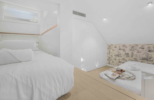 Newtown House | Urban oasis: Stylish 4BR retreat in vibrant Newtown