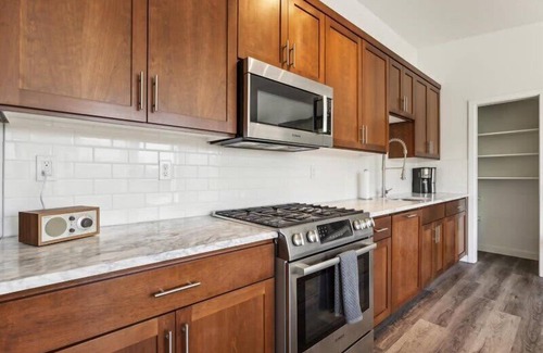 Buckman Neighborhood Apartment | Urban Oasis- Stylish Penthouse Retreat in PDX