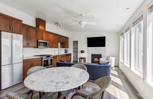 Buckman Neighborhood Apartment | Urban Oasis- Stylish Penthouse Retreat in PDX