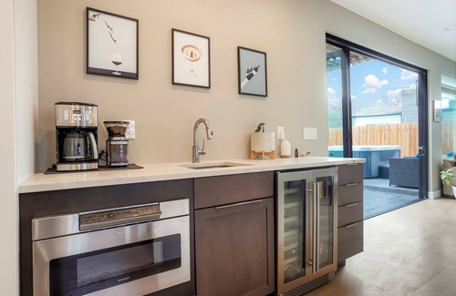 Sunnyside House | Urban Perfection! Modern Home, 2 Primary BRs, hot tub, boccee, game room, patio.