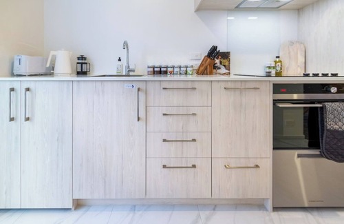 Christchurch City Centre House | Urban Retreat at 8 Wilmer: Upper Level Studio Gem