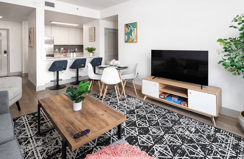 Charlotte Center City Apartment | Urban Retreat | Free WiFi+Parking, Walk to Stadium