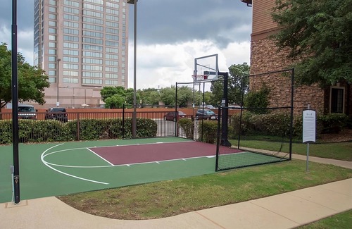 Vance Jackson Apartment | Urban Retreat in Medical Center District! 3 Comfortable Suites with Kitchens!