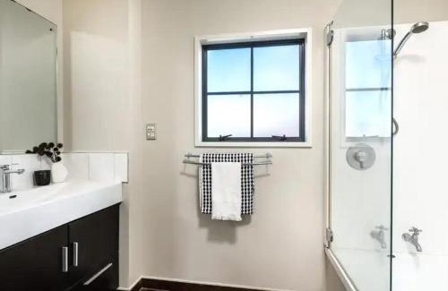 Blenheim Apartment | Urban Retreat in the CBD