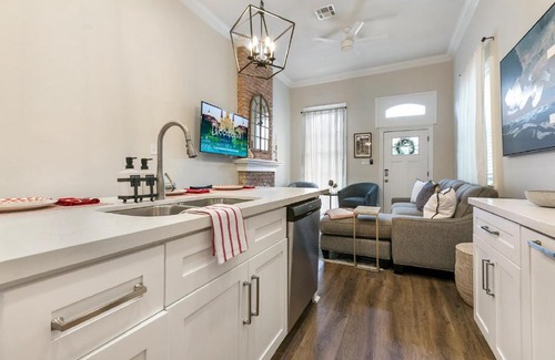 Faubourg Lafayette House | Urban Retreat Near French Quarter