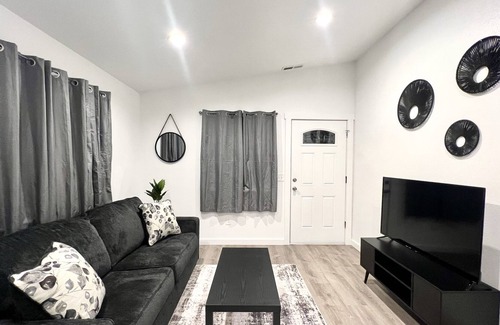 North Bend House | Urban Retreat W/ Designated Work Space