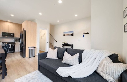 Roosevelt House | Urban Roosevelt/Greenlake Getaway