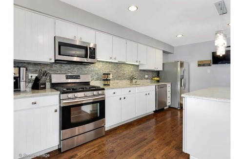 Douglas House | Urban Sanctuary South Loop near McCormick Place