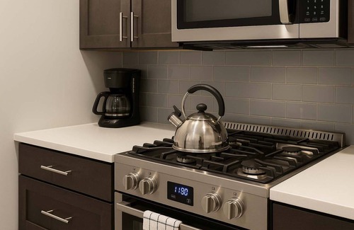 Lake View East Apartment | Urban Studio Hideaway
