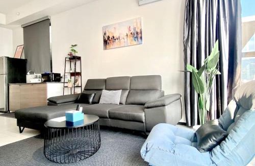George Town Apartment | Urban Suites #High floor view #Infinity Pool #Georgetown #4pax #2BR 2bath #2 Queen #Quality well maintained #Private host