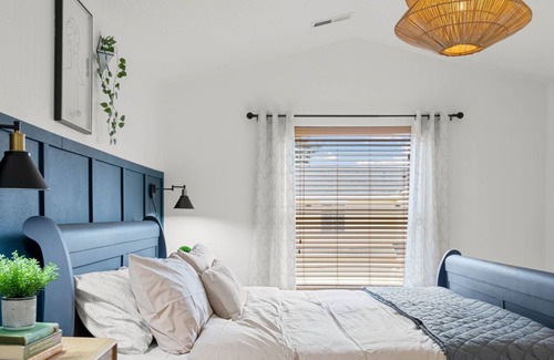 Powellhurst-Gilbert House | Urban Verdant Nest in SE PDX 4th bedroom/office/20 mins to PDX airport