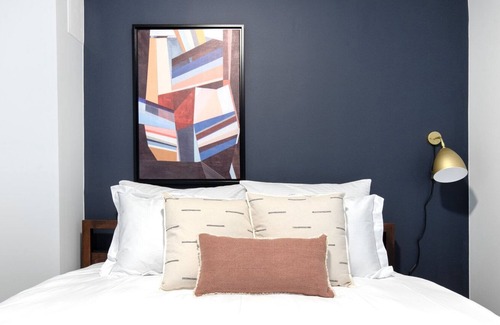 Wicker Park Apartment | Urban Wicker Park 1BR w/ W/D, nr Damen & Milwaukee, by Blueground