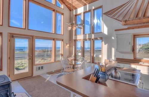 Yachats House | Urbanski House