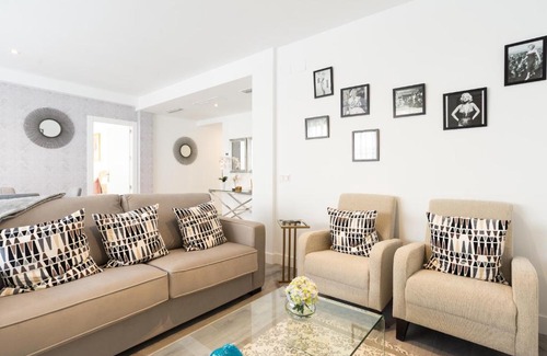 Ensanche Centro Apartment | Urbe10 Blasco de Garay 4 Bedroom Apartment