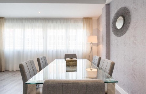 Ensanche Centro Apartment | Urbe10 Blasco de Garay 4 Bedroom Apartment