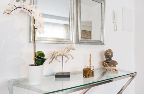 Ensanche Centro Apartment | Urbe10 Blasco de Garay 4 Bedroom Apartment