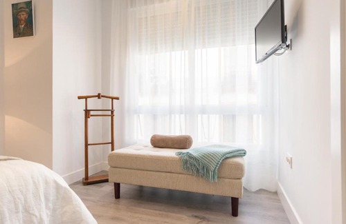 Ensanche Centro Apartment | Urbe10 Blasco de Garay 4 Bedroom Apartment