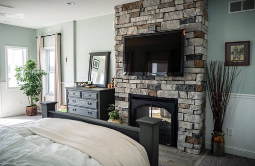 Drayton Plains House | Lakehouse Retreat