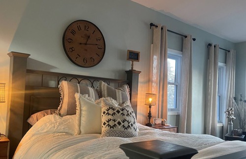 Drayton Plains House | Lakehouse Retreat