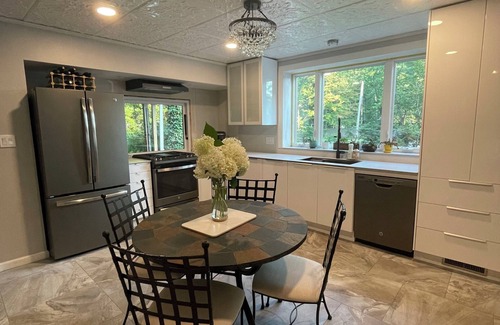 Harbert House | Charming Sawyer Retreat Near Lake Michigan – Explore Local Beaches, & Wineries!