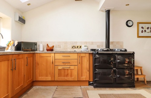 Fourstones Near Bentham Cottage | USHERWOODS BARN, pet friendly, luxury holiday cottage in Tatham