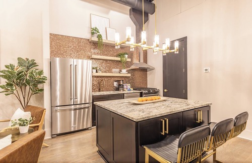 Downtown Nashville Apartment | USL located in heart of Downtown Nashville 10 mins. from Broad way