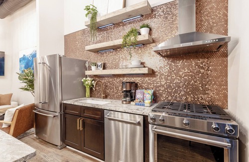 Downtown Nashville Apartment | USL located in heart of Downtown Nashville 10 mins. from Broad way