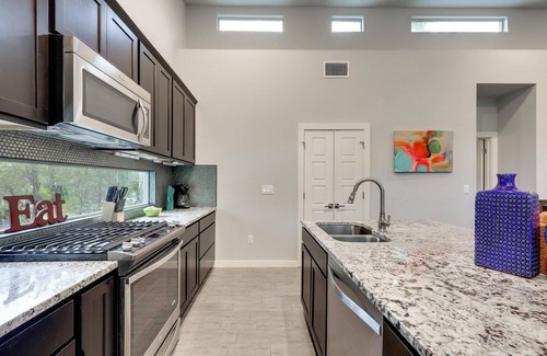 Govalle House | UT Football Fave - Mins to Downtown, Rainey St!