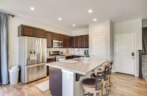 West Jordan House | Utah Family Home: Pool & Tennis Court Access
