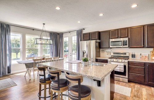 West Jordan House | Utah Family Home: Pool & Tennis Court Access