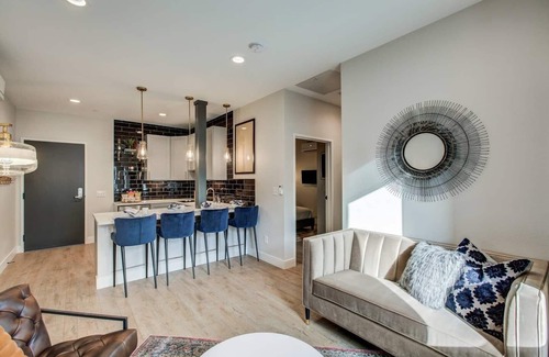 Berkeley Apartment | UTICA, 2 Bedroom 1 Bath with Full Kitchen