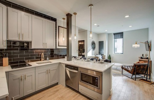 Berkeley Apartment | UTICA, 2 Bedroom 1 Bath with Full Kitchen