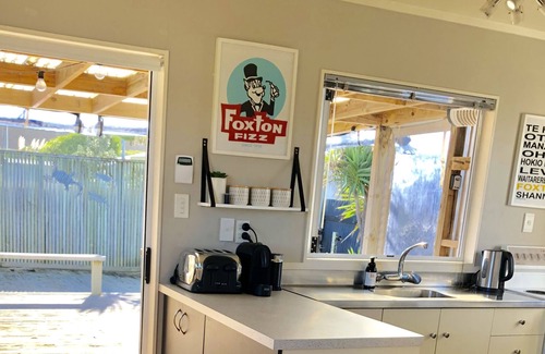 Foxton Beach House | Uwind, relax and enjoy the wonders of FOXYTOWN