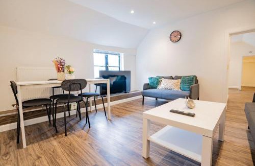 Uxbridge South Apartment | Uxbridge Retreat 2 bed flat
